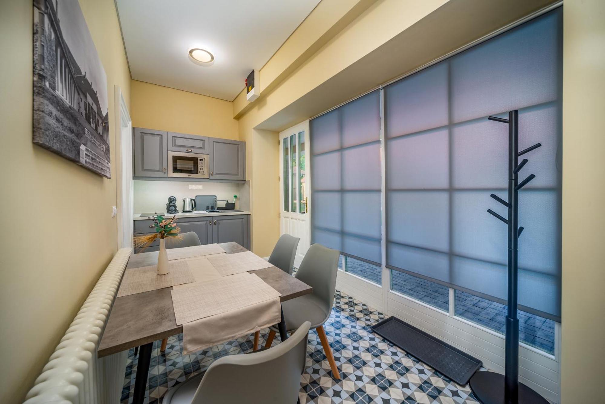 Kastely Ueduelohaz, Karolyi-kastely Fuezerradvany Apartment *