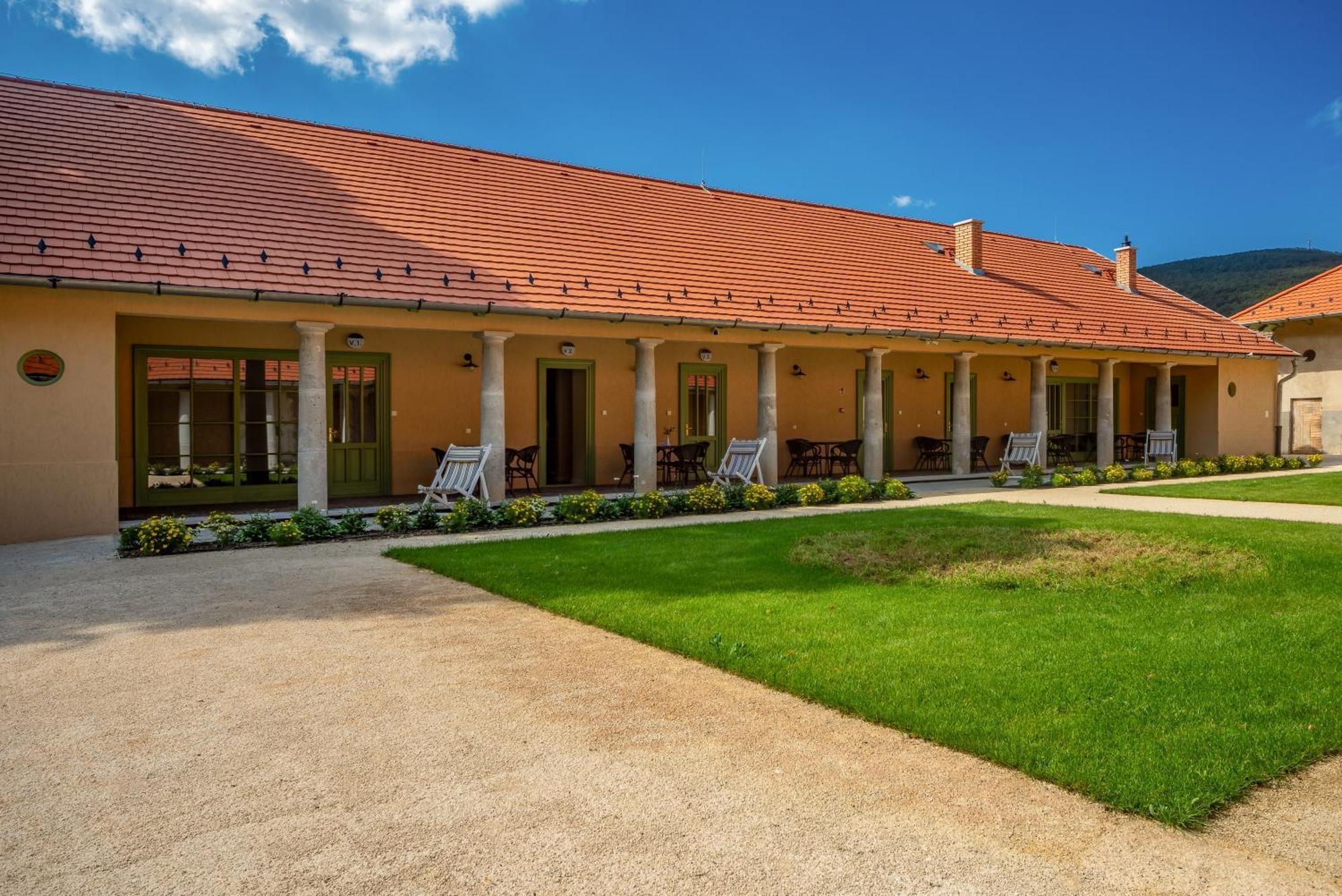 Kastely Ueduelohaz, Karolyi-kastely Fuezerradvany Apartment Fuzerradvany