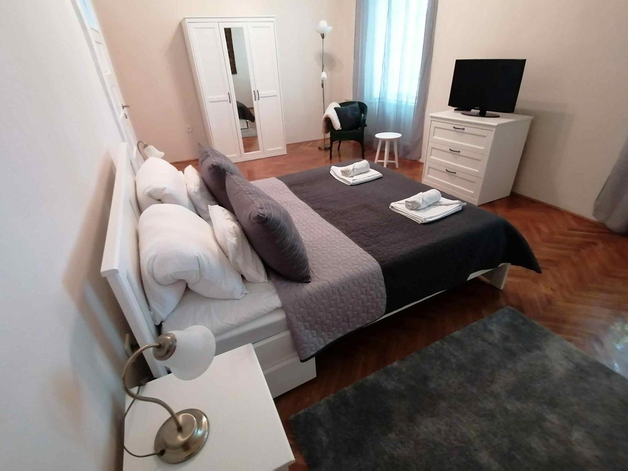 Kastely Ueduelohaz, Karolyi-kastely Fuezerradvany Apartment *